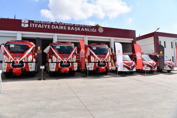 BÜYÜKŞEHİR’DEN İTFAİYE’YE 42 MİLYON TL’LİK YENİ ARAÇ VE EKİPMAN