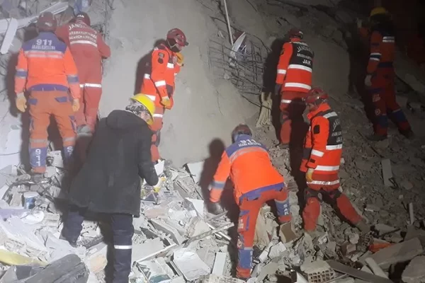 911 BİR KEZ DAHA UYARDI : BANDIRMA’DA DEPREM RİSKİ VARLIĞINI KORUYOR
