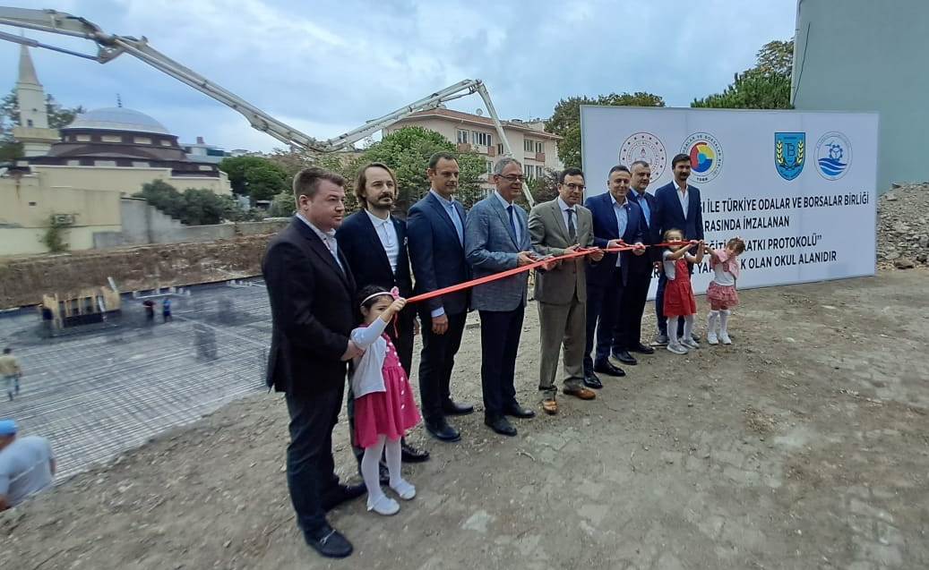   Kısa bir süre önce proje alanındaki ağaçların kesilmesiyle gündeme