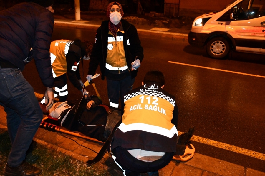 Eve giren hırsız ev sahibiyle karşılaşınca yaşlı adamı darp etti.