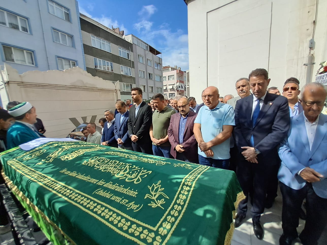   Ak Parti Balıkesir Milletvekili Ali Taylan Öztaylan’ın amcası,  geçmiş
