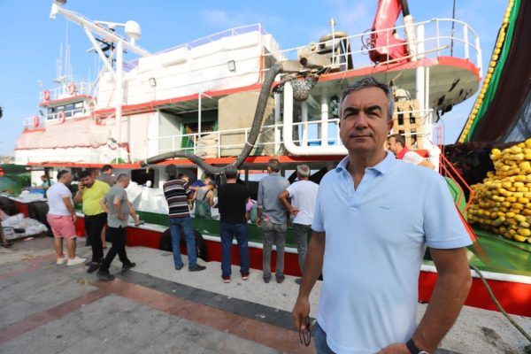 İLK GÜNÜN KISMETİ İRİ HAMSİ OLDU