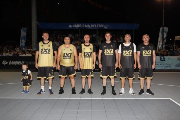BAŞKAN TOSUN BASKETBOL OYNADI