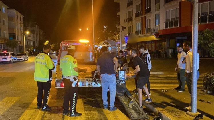 Balıkesir‘in Gönen ilçesinde otomobil ile çarpışan motosiklet sürücüsü yaralandı. Edinilen