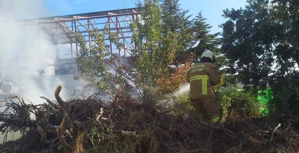 Erdek’te prefabrik villada yangın çıktı Balıkesir‘in Erdek ilçesinde yapım aşamasında