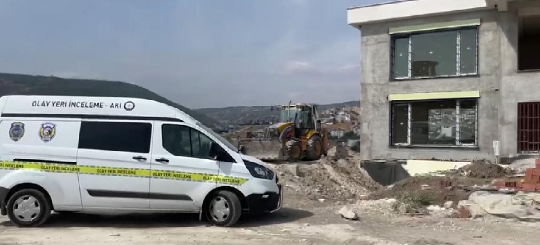 Balıkesir’de bir inşaatta çalışan işçi, inşaatın yakınlarında bulduğu tüfeği denemek