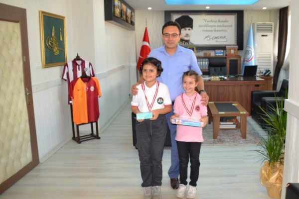 BAŞARILI ÖĞRENCİLER ÖDÜLLENDİRİLDİLER