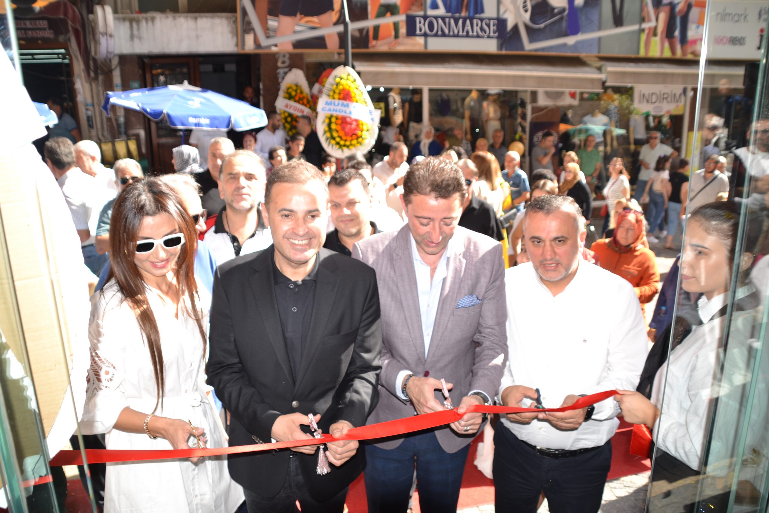 Bandırma’da bayan giyim sektörünün iddialı markalarından “Arzu Cömert Butik” Günaydın