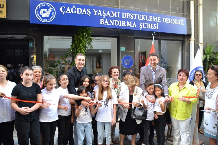 Uzun yıllar yurtdışında yaşayan merhum mühendis Orhan Zeki Unutmaz tarafından