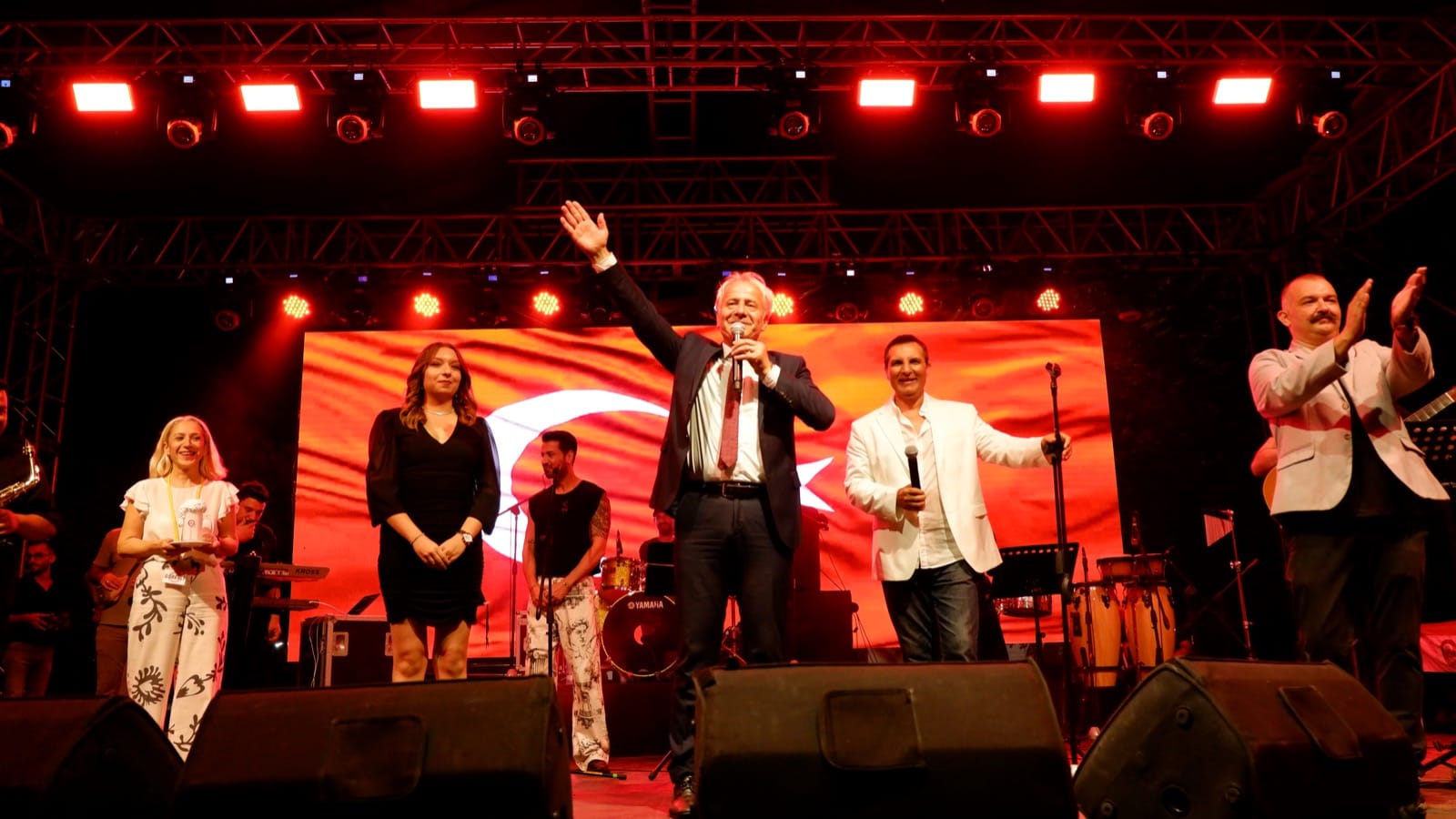   34 yıldan bu yana düzenlenen Susurluk Ayran Festivalinde Susurluklular