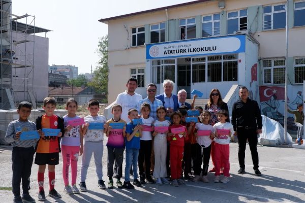 SUSURLUK BELEDİYESİ ÖĞRENCİLERİ UNUTMADI