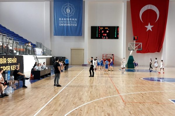 BANDIRMA MÜKEMMEL BİR SALONA KAVUŞTU
