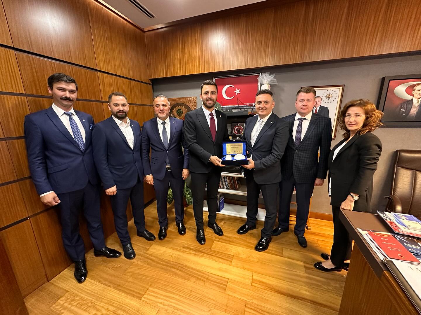 Bandırma Ticaret Odası heyeti Gazi meclise giderek Balıkesir milletvekillerini ziyaret