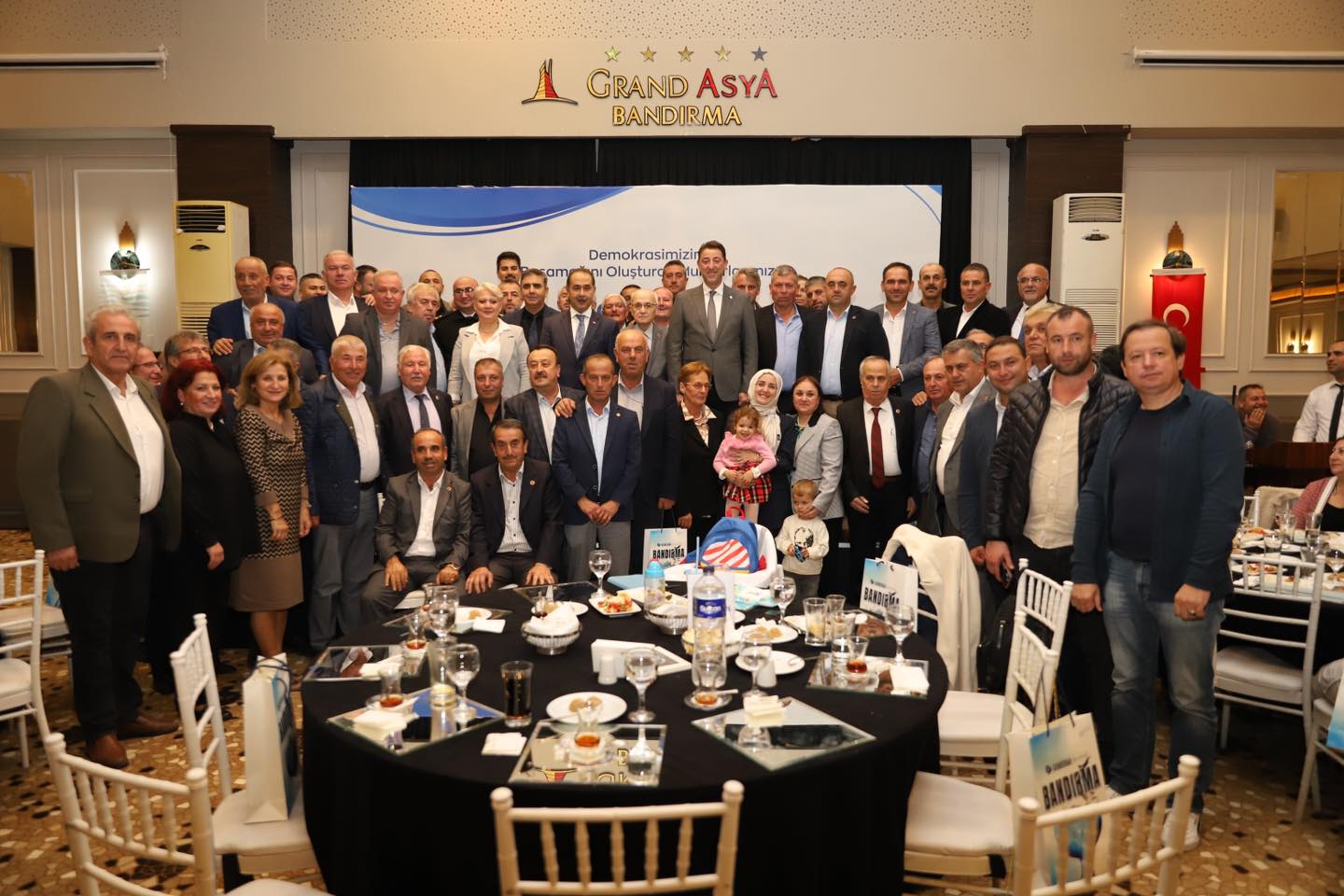 19 Ekim Muhtarlar Günü kutlama etkinlikleri kapsamında Bandırma Belediyesi, muhtarlara