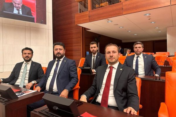 ÖZTAYLAN: AK GENÇLİK YETİŞTİRİR