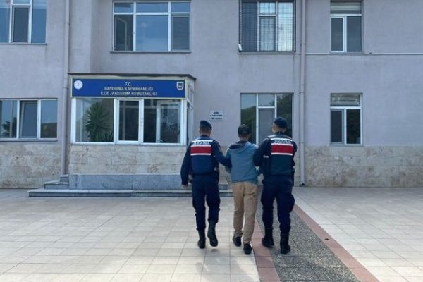 BANDIRMA VE ERDEK’TE ARANAN 2 KİŞİ YAKALANDI