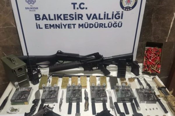BANDIRMA’DA SİLAH VE MÜHİMMAT OPERASYONU