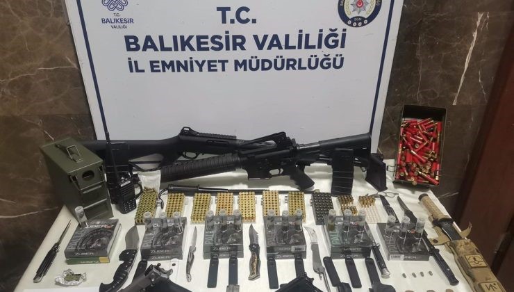 Bandırma’da operasyon düzenlenen bir evde polis çok sayıda ateşli silah