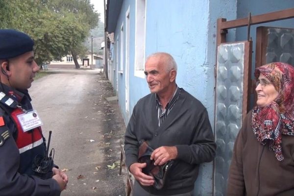 MANYAS’TA YAŞLI ÇİFTİN YÜZÜNÜ JASAT GÜLDÜRDÜ