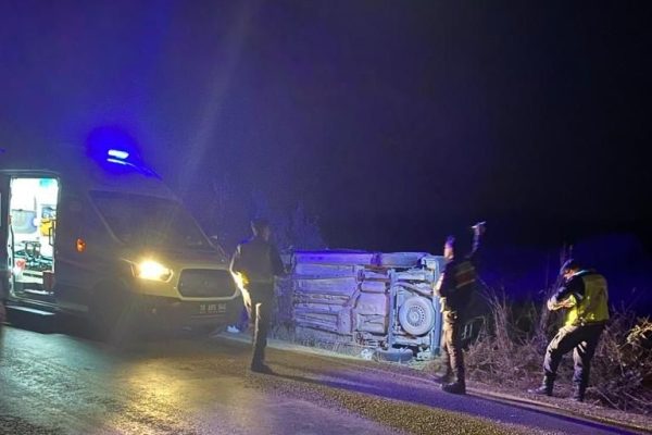 GÖNEN’DE TRAFİK KAZASI : 1 ÖLÜ 2 YARALI