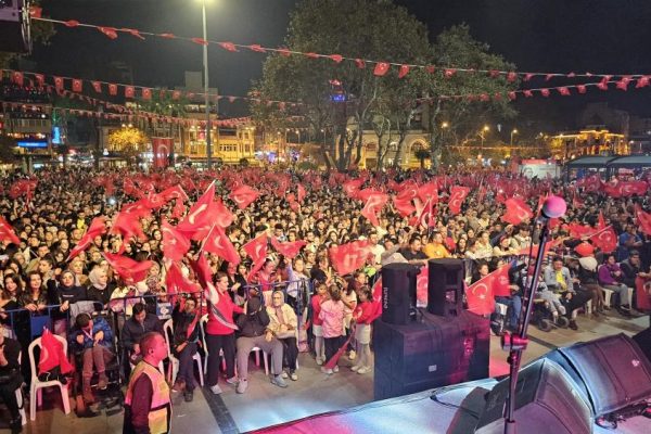CUMHURİYET COŞKUSU BANDIRMA’DA ZİRVE YAPTI