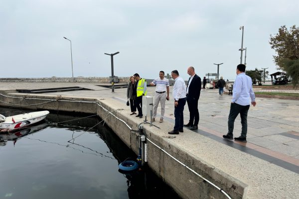 BANDIRMA’DA DENİZİ TEMİZLEYEN ÇÖPKAPARLAR DEVREYE GİRDİ