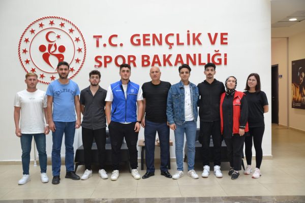 ÜNİVERSİTEDE GENÇ OFİS ÇALIŞMALARIYLA DİKKAT ÇEKİYOR