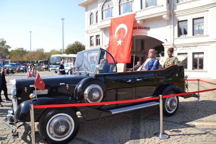   Gazi Mustafa Kemal Atatürk’ün Bandırma’ya gelişinin 98. yıldönümü dolayısıyla
