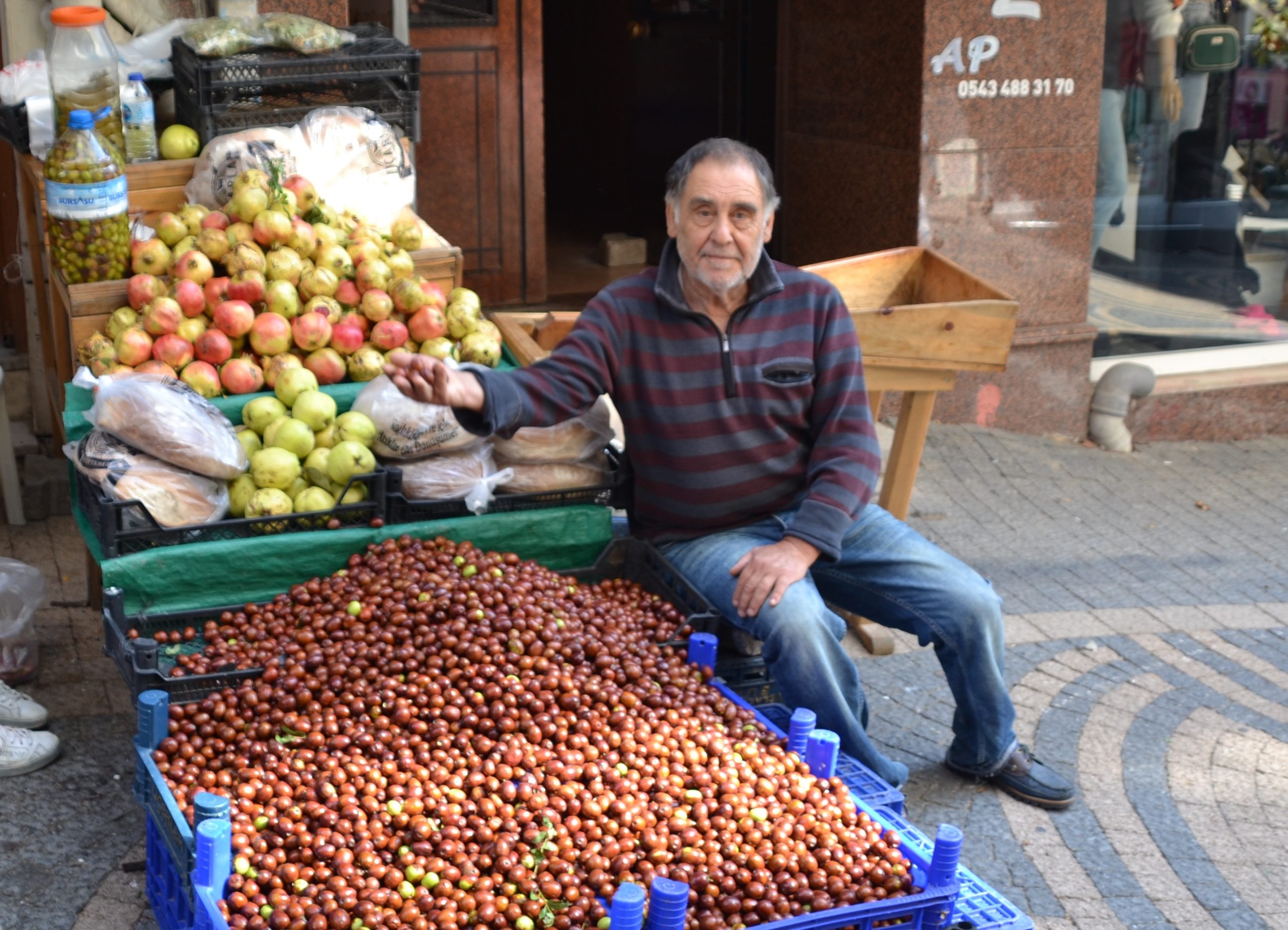 Eylül ve Ekim aylarında tezgahlardaki yerini alan Hünnap meyvesinin fiyatı