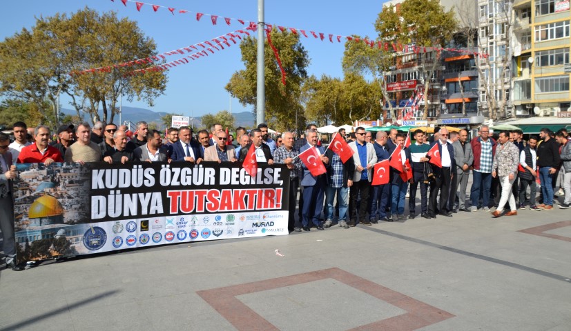 Bandırma Sivil Toplum Kuruluşları Birliği Filistin’e destek amacıyla Cumhuriyet meydanında