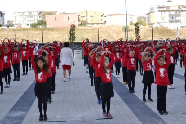 AMERİKAN KÜLTÜR KOLEJİ’NDE CUMHURİYET COŞKUSU
