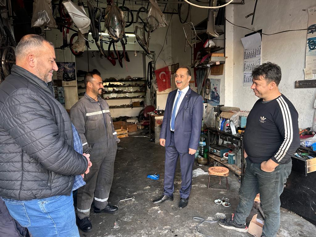 Bandırma Kaymakamı Engin Aksakal şehirdeki esnaf ziyaretlerine devam ediyor. Bandırma’da