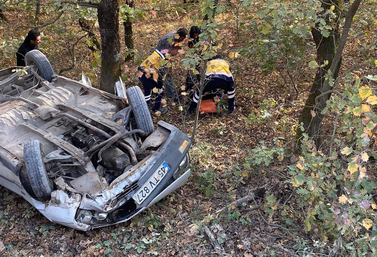 Balıkesir’in Gönen ilçesinde meydana gelen trafik kazasında takla atan otomobilde