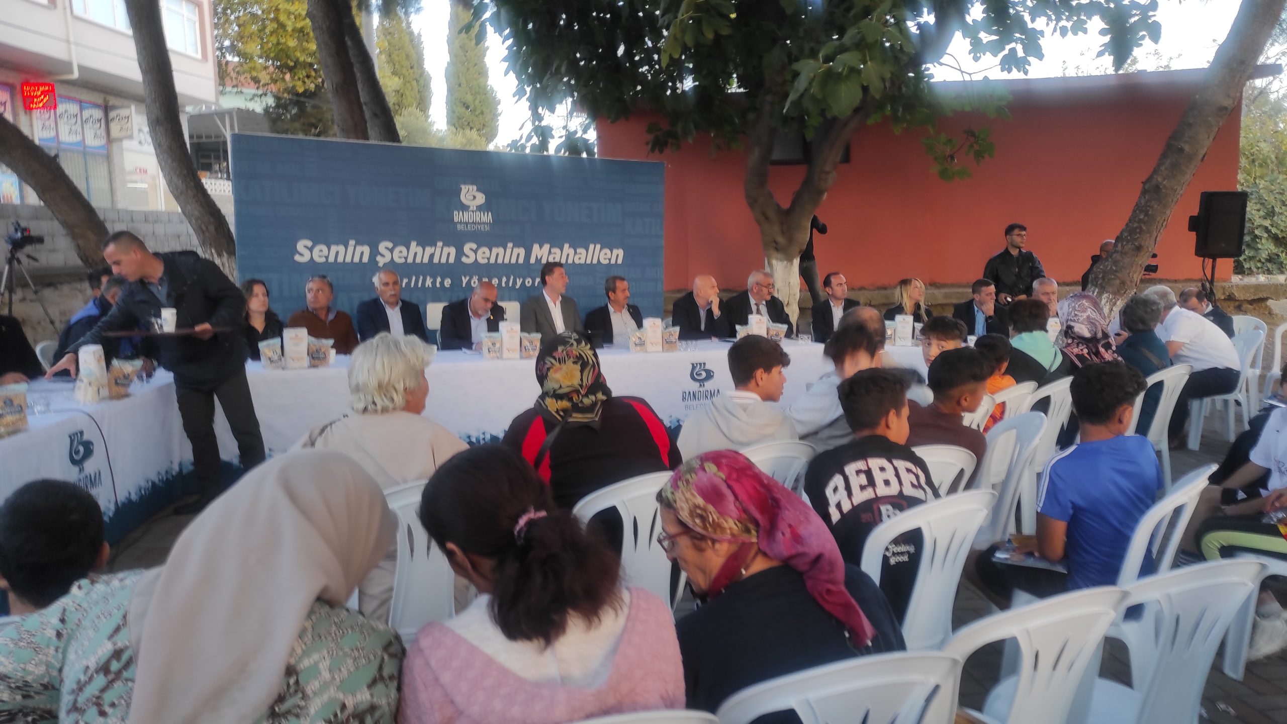 Bandırma Belediyesi’nin Mahalle Buluşmaları Kitap Günleri nedeniyle verilen kısa aranın