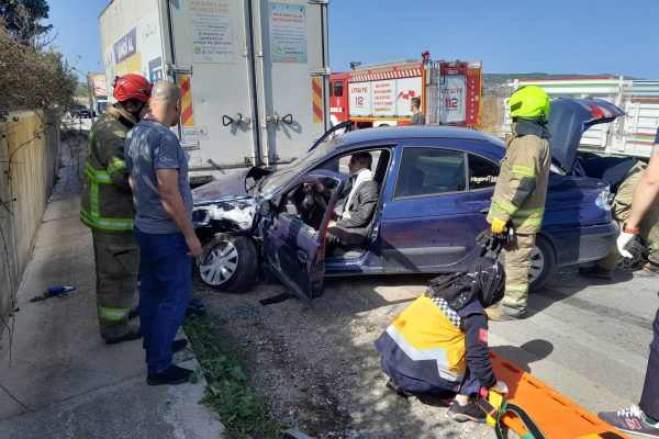 ERDEK YOLUNDA KAZA : 1 YARALI