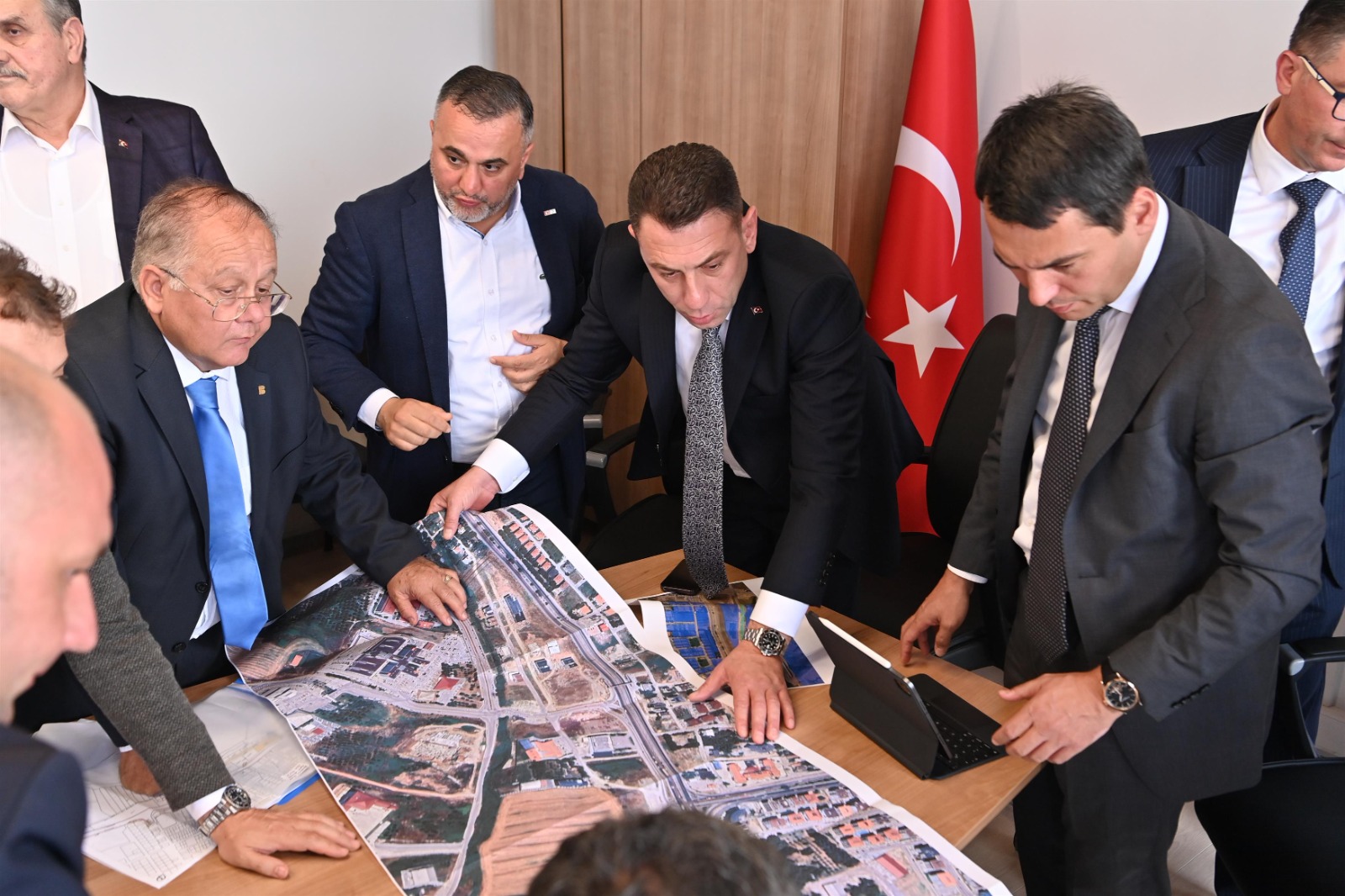 Büyükşehir Belediyesi; sabah ve akşam saatlerinde trafiğin yoğun olarak yaşandığı