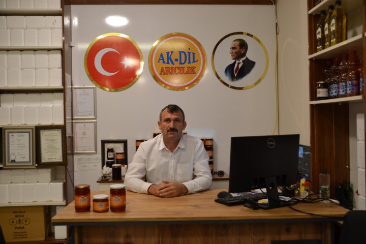 Arı ürünleri üreticisi Akın Beyhanlı, bahar aylarındaki yoğun yağışlar ve