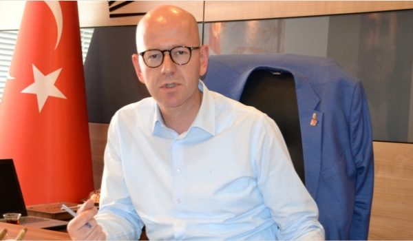 MİLLETVEKİLİ SARI ÖNCE ELEŞTİRDİ, SONRA ÖVDÜ