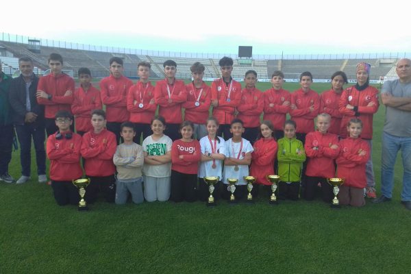 BANDIRMALI ATLETLER BALIKESİR’DE MADALYALARI TOPLADI
