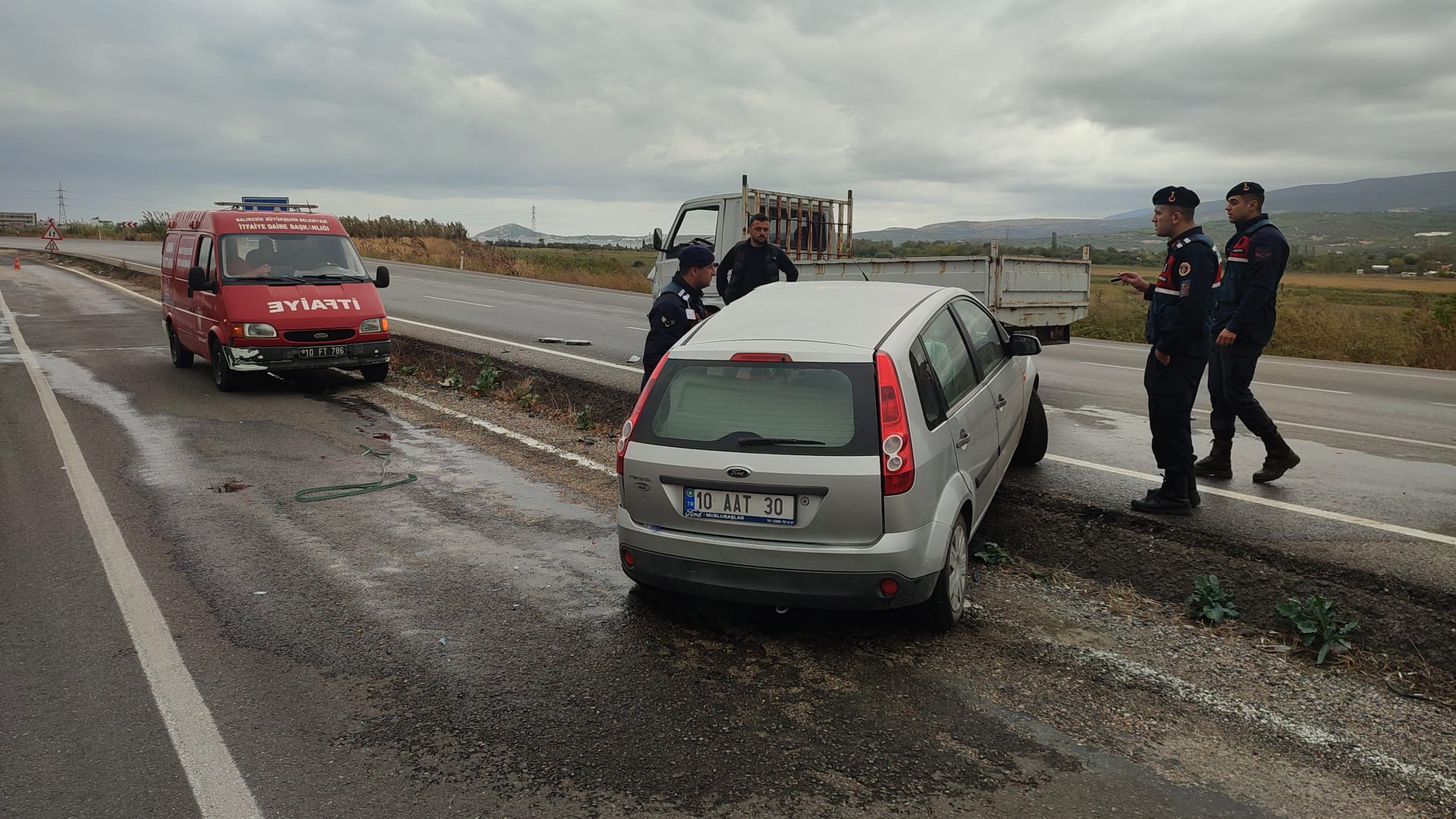 Erdek Tatlısu Mahallesi  kavşağında sabah saatlerinde meydana gelen trafik kazasında