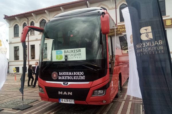 BÜYÜKŞEHİR BORDO BASKETBOL KULÜBÜNE OTOBÜS TAHSİS ETTİ