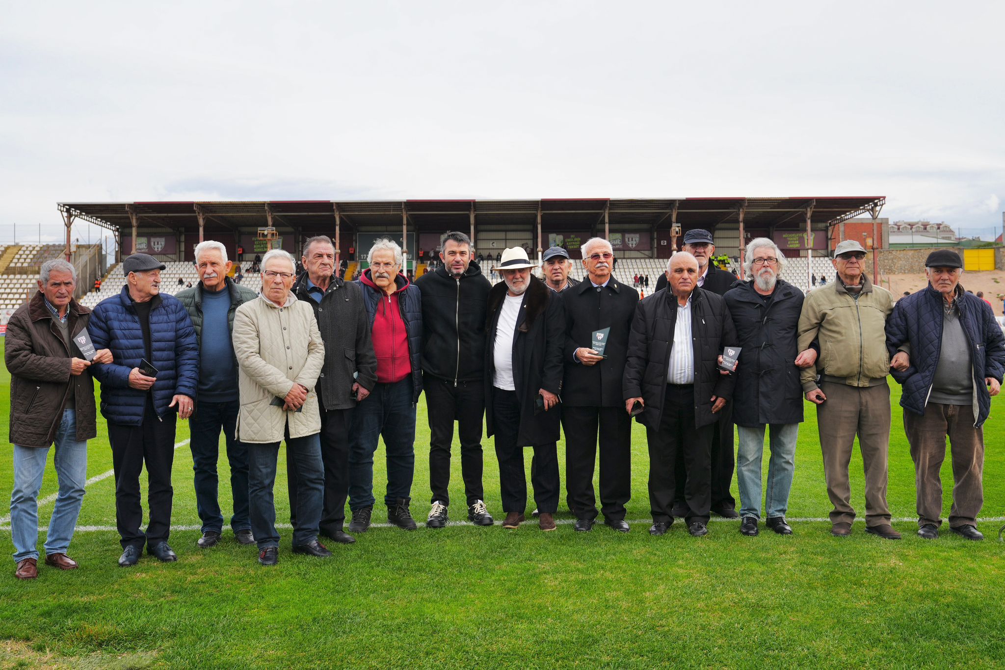   haverzine.com Bandırmaspor Kulübü eski futbolcularını unutmuyor. Kulüp Başkanı Onur