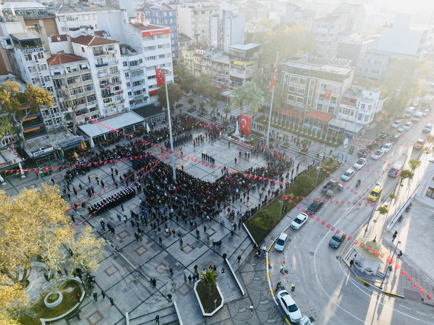 Bandırmalılar Ulu Önder Mustafa Kemal Atatürk’ü aramızdan ayrılışının 85’inci yıldönümünde