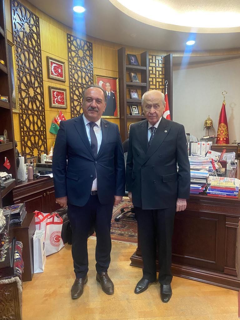 Bandırma MHP İlçe Başkanı Bekir Bozkurt, beraberinde 28 Dönem MHP