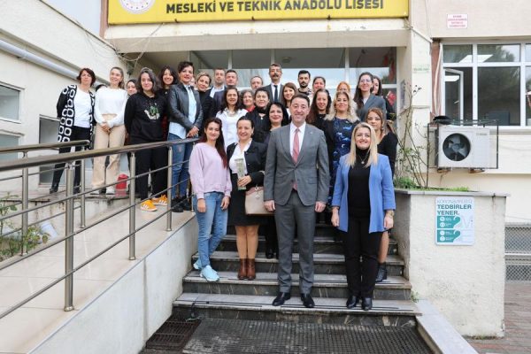 BANDIRMA’DA 24 KASIM ÖĞRETMENLER GÜNÜ KUTLANDI