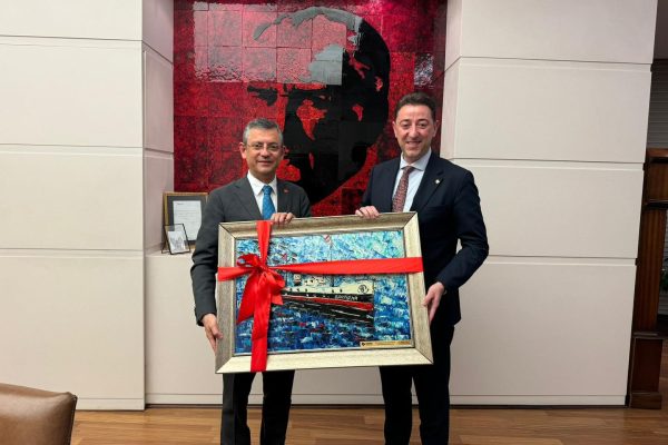 TOLGA TOSUN  CHP GENEL BAŞKANI ÖZGÜR ÖZEL’İ ZİYARET ETTİ
