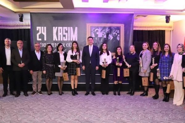 TOLGA TOSUN ÖĞRETMENLER İLE AKŞAM YEMEĞİNDE BİR ARAYA GELDİ