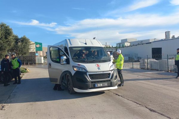 BÜYÜKŞEHİR SERVİS ARAÇLARINI DENETLEDİ