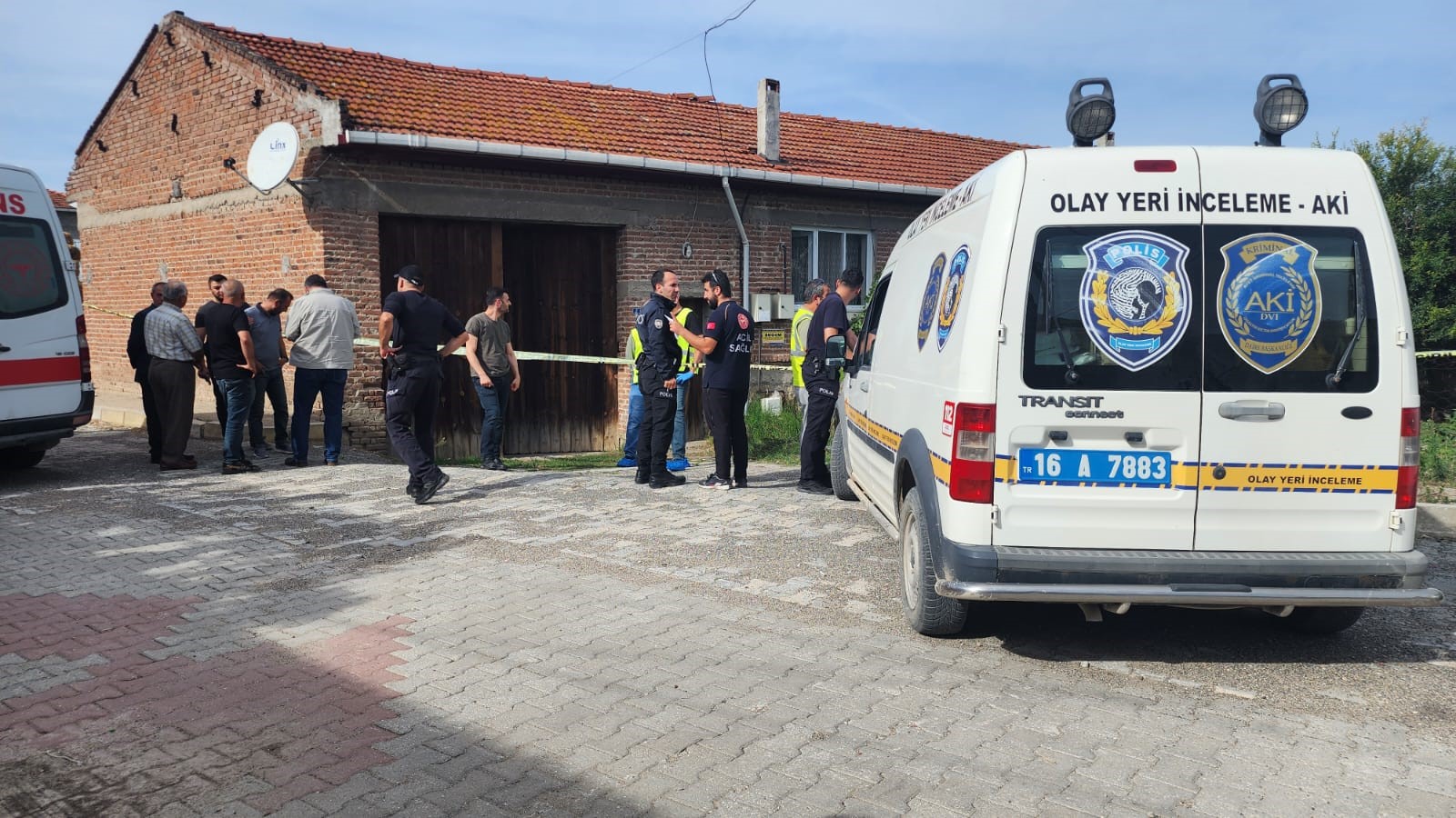 Bursa’da cinnet getiren baba eşi ve uykudaki iki çocuğunu öldürdükten