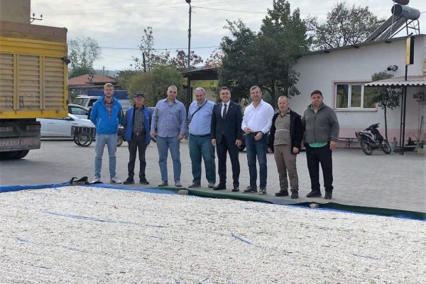BAŞKAN YILMAZ KAZAK FASÜLYESİ ÜRETİCİLERİNİ ZİYARET ETTİ